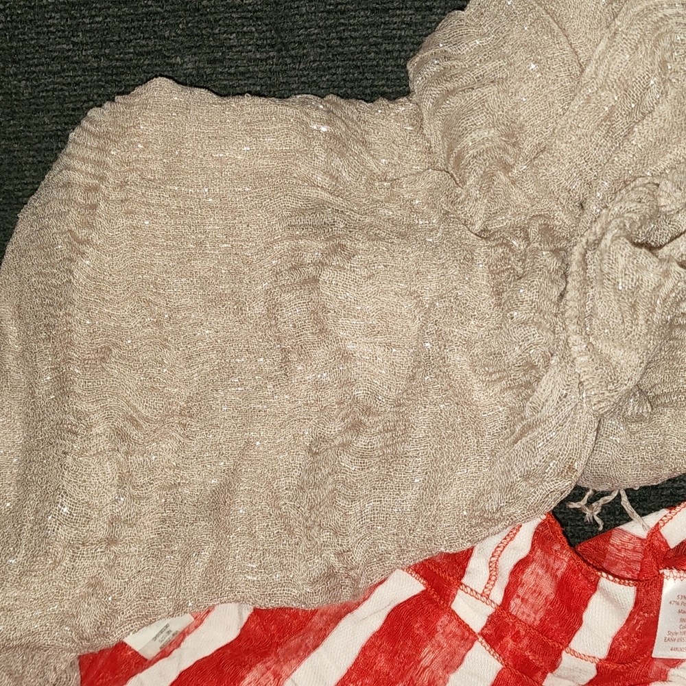 Three scarves - Picture 4 of 4